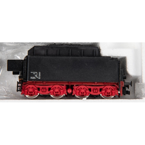 92 - RoCo HO DB Class 044 2-10-0 steam tender locomotive. RN 044-188-1. In black and red livery. (04126B)... 