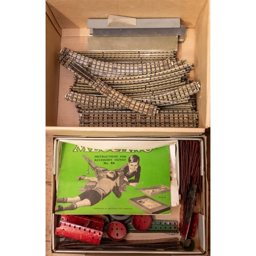 97 - A quantity of Hornby Dublo, Bayko Building sets, etc. Including; 2x locomotives; an LNER Class A4, S... 