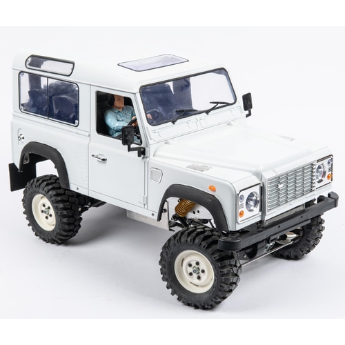 259 - A 1:10 scale Land Rover 90 DEFENDER with Safari roof. An impressive radio control model with a heavy... 