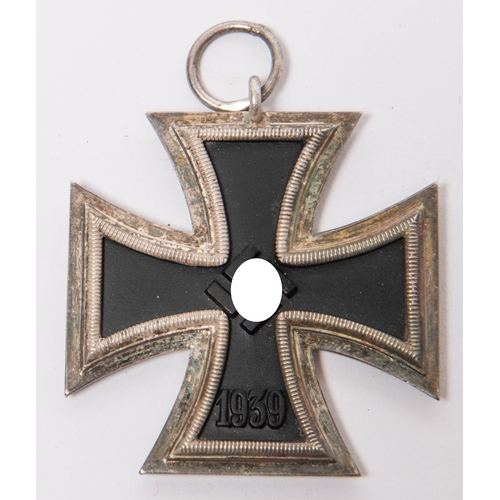 148 - A good Third Reich Iron Cross 2nd class in its paper envelope of issue, dated 1939, complete with ri... 