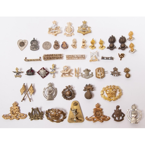 264 - A small quantity of military cap and collar badges etc, cap badges include small size QVC Royal Fusi... 