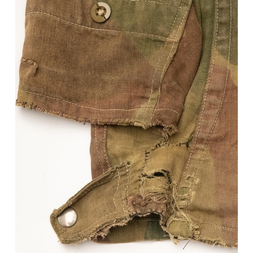 270 - A scarce WWII Airborne Troops Dennison smock, camouflage with half zip and crotch gussett strap, Peg... 