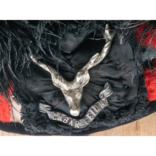 301 - A good officer's feather bonnet of the Seaforth Highlanders, c 1900, high relief silvered badge, whi... 