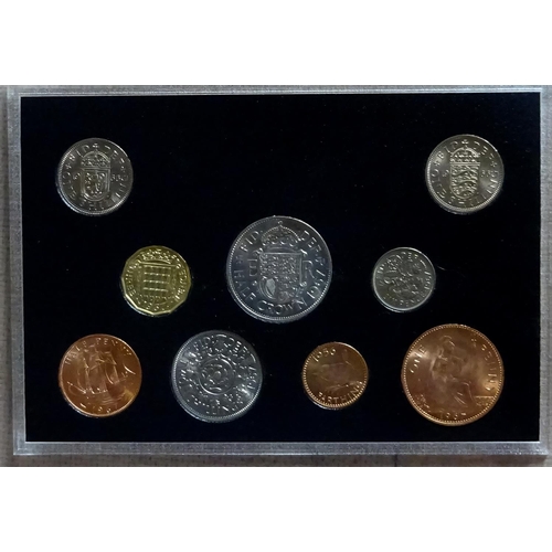 80 - Elizabeth II: The Gillick Portrait Collection set of 13 coins comprising: Sovereigns (2): 1957 and 1... 