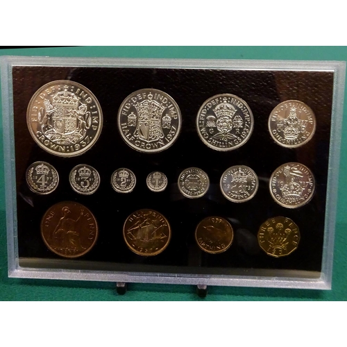 81 - H.M. George VI 1937 Coronation coin set, re-issued in 2007 by the Royal Mint, comprising crown to fa... 