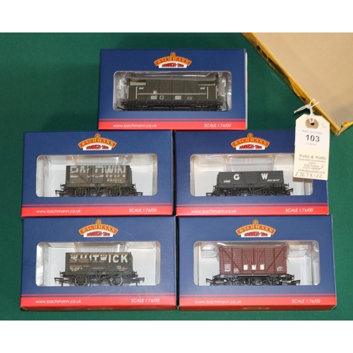 7 - 5x Bachmann Branch-Line Model Railways Wagons. A BR 12T Shock Absorbing Van, 'BR Bauxite (Late) (37-... 