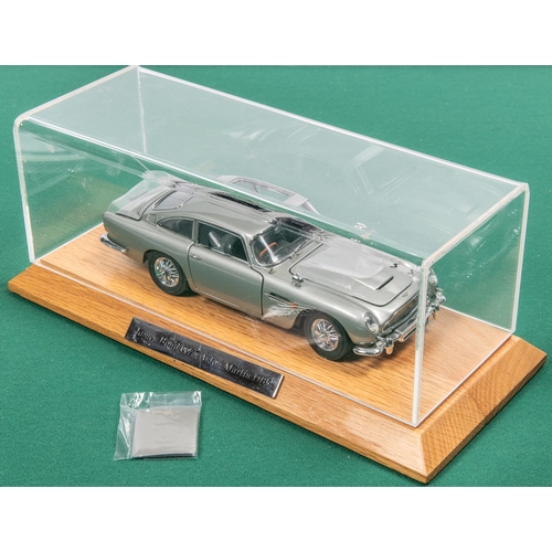 153 - Danbury Mint James bond Aston Martin DB5 ( silver issue). Comes complete with Certificate and paperw... 