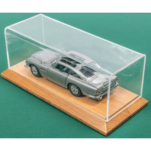 153 - Danbury Mint James bond Aston Martin DB5 ( silver issue). Comes complete with Certificate and paperw... 