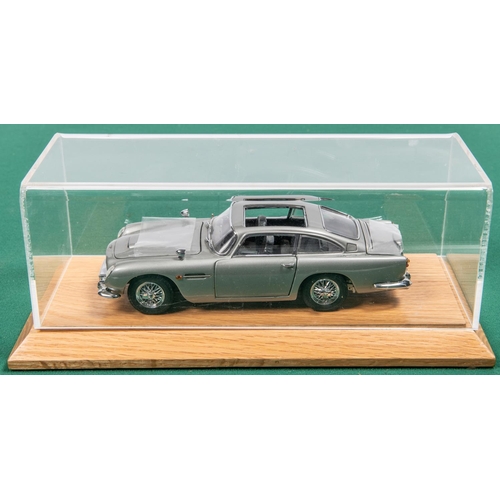 153 - Danbury Mint James bond Aston Martin DB5 ( silver issue). Comes complete with Certificate and paperw... 