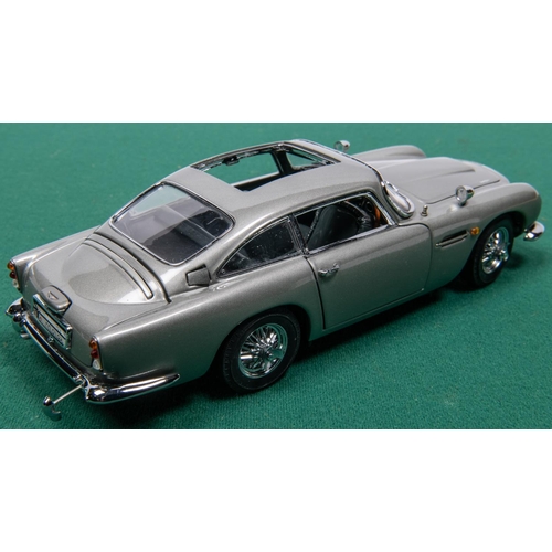 154 - Danbury Mint James Bond Aston Martin DB5 (Silver issue). Comes complete with certificate and paperwo... 