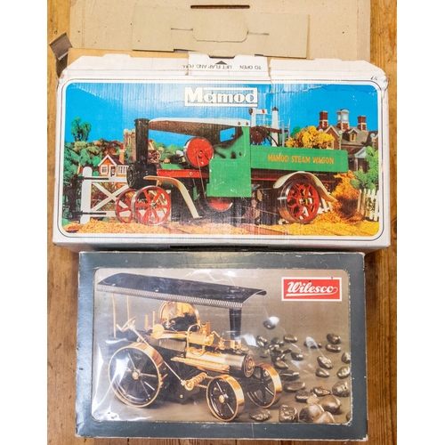 172 - 2 live steam models. A Wilesco Steam Traction Engine. In polished bras with black parts-firebox, roo... 