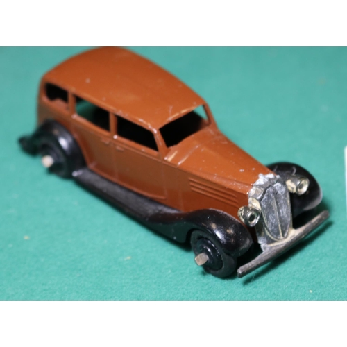 253 - Dinky Toys Vauxhall Car (30d). A 1946-1950 example in dark brown with black closed chassis, black ri... 