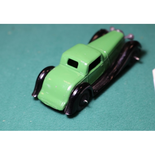 254 - Dinky Toys Bentley Sports Coupe (36b). An example in green with black moulded chassis, black ridged ... 