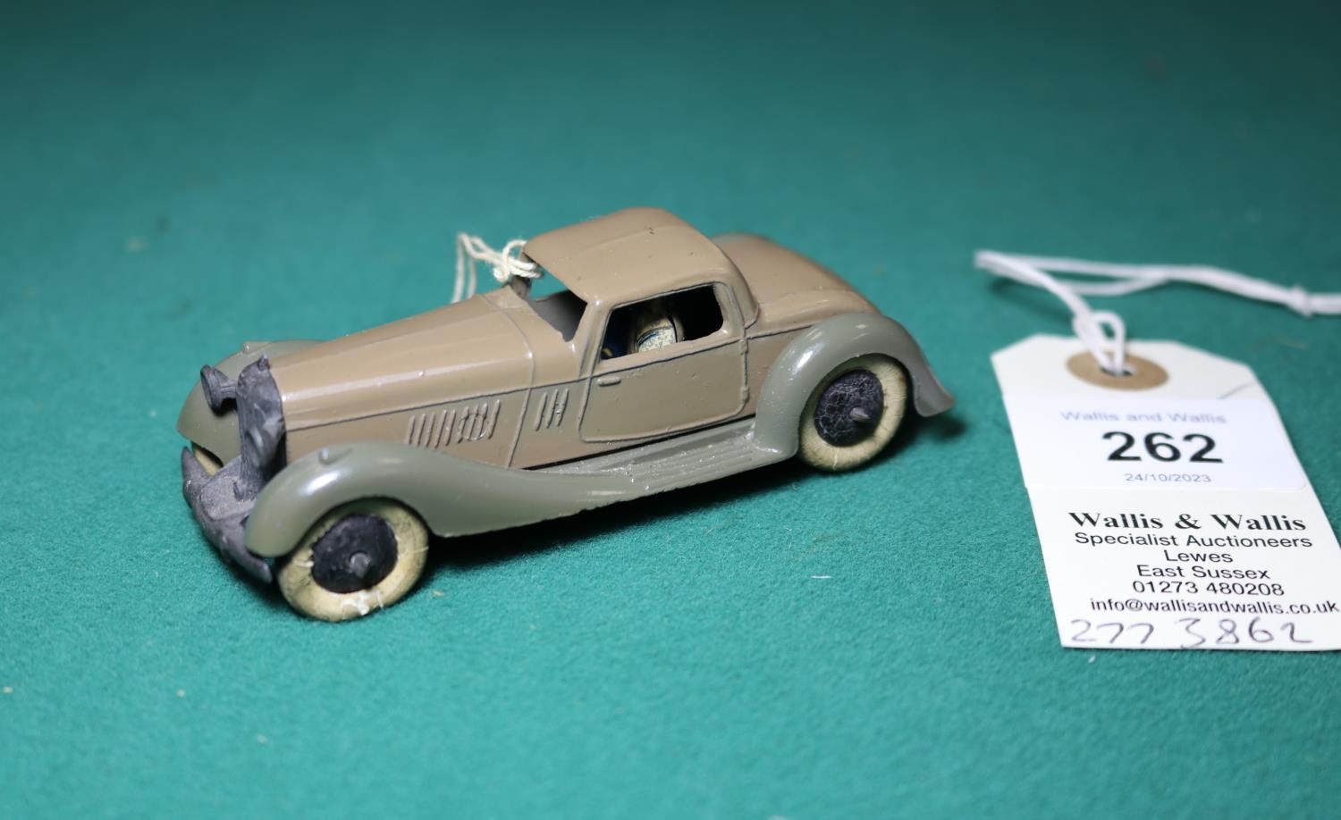 レアカラーDINKY TOYS BENTLEY ミニカー 1940's Dinky Toys Bentley Two Door Coupe Car Green & Black