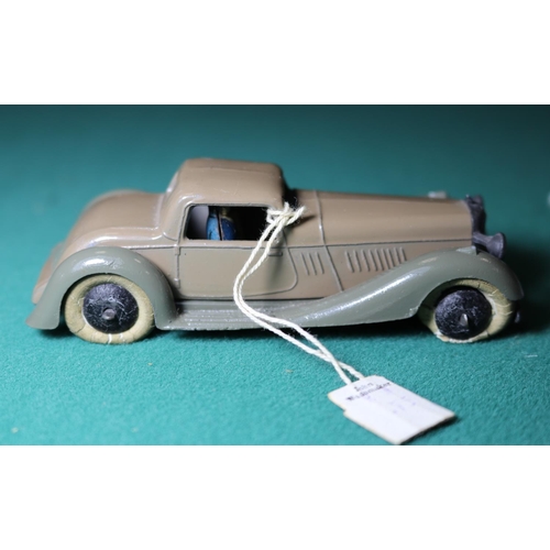レアカラーDINKY TOYS BENTLEY ミニカー Dinky Toys Bentley Two-Seater Sports Coupe (36b). An unusual