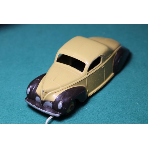 270 - Dinky Toys Lincoln Zephyr (39cu). A U.S. export issue in tan with dark brown wings, ridged tan wheel... 