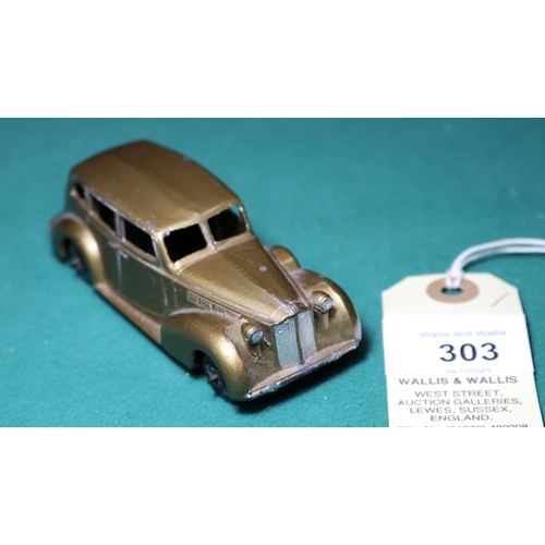 303 - French Dinky Toys Packard Super 8 Limousine (24-P). A rare example made for 1 year only, 1949, finis... 