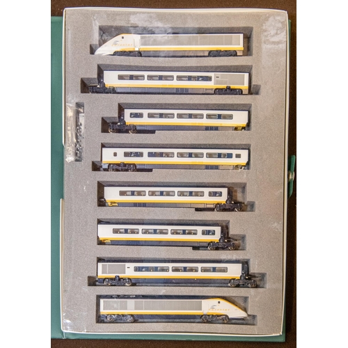 31 - A KATO 'N' gauge Train Pack. (10-327). A 'Eurostar' 8-Car Set. Comprising 2 Power Cars and 6 Passeng... 