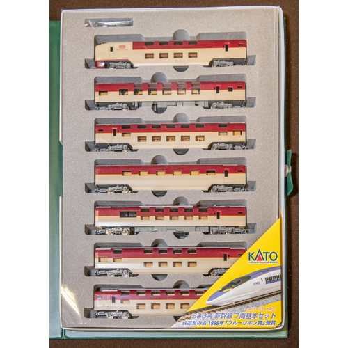 32 - A KATO 'N' gauge Train Pack. (10-387). A 285 3000 Series 'Sunrise Express'. Comprising 2 Power Cars ... 