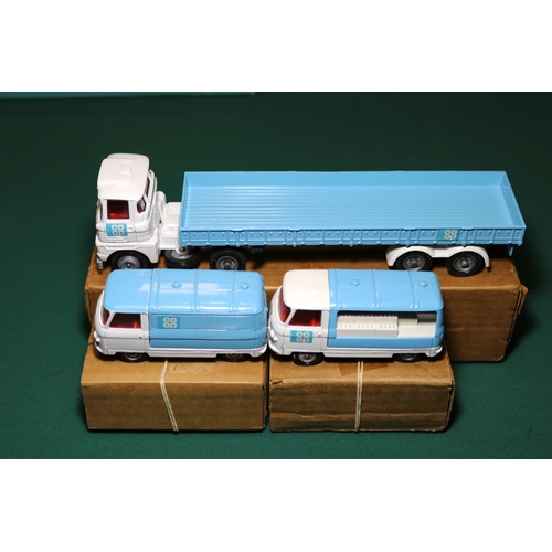 445 - A scarce Corgi Promotional Gift Set. Scammell Co-Op Set (1151). Comprising 3 vehicles all in light b... 