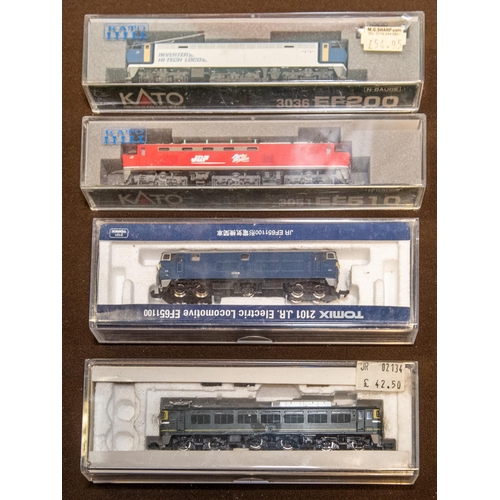 46 - A Tomix 'N' gauge Train Pack. (92718) A J.R. Ltd. Exp. Sleeping Cars Series E26. Comprising 3x doubl... 