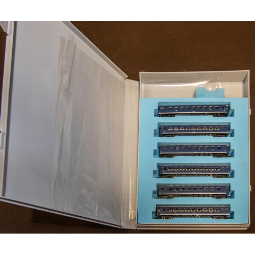 51 - A Micro Ace Train Set Case (Train Pack). (A4240). Comprising 6x Passenger Coaches of various types. ... 