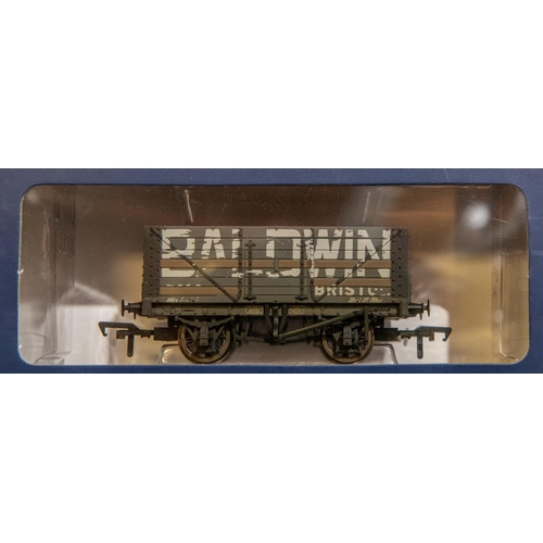 7 - 5x Bachmann Branch-Line Model Railways Wagons. A BR 12T Shock Absorbing Van, 'BR Bauxite (Late) (37-... 