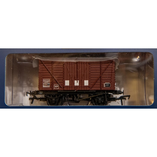 8 - 5x Bachmann Branch-Line Model Railways Wagons. A BR 12T Shock Absorbing Van, 'BR Bauxite (Late) (37-... 