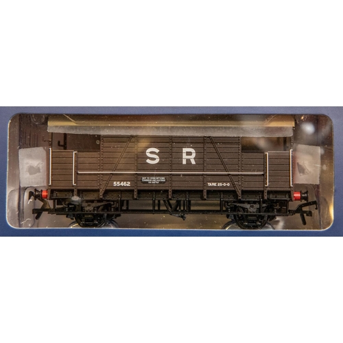 9 - 5x Bachmann Branch-Line Model Railways Wagons. 2x 35T  AL Ex Bulk Grain Wagon both in BRT Blue, both... 