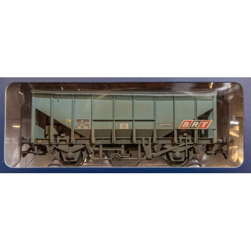 9 - 5x Bachmann Branch-Line Model Railways Wagons. 2x 35T  AL Ex Bulk Grain Wagon both in BRT Blue, both... 