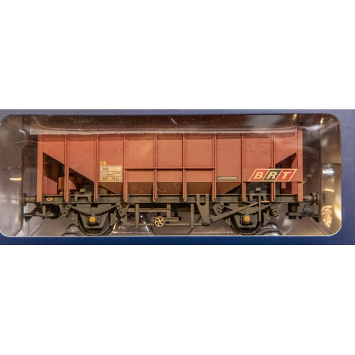 9 - 5x Bachmann Branch-Line Model Railways Wagons. 2x 35T  AL Ex Bulk Grain Wagon both in BRT Blue, both... 