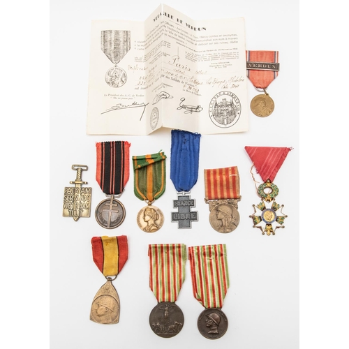 90 - Medaille De Verdun, with clasp, with award note to Albert Paris, dated 29.6.1929, document slight te... 