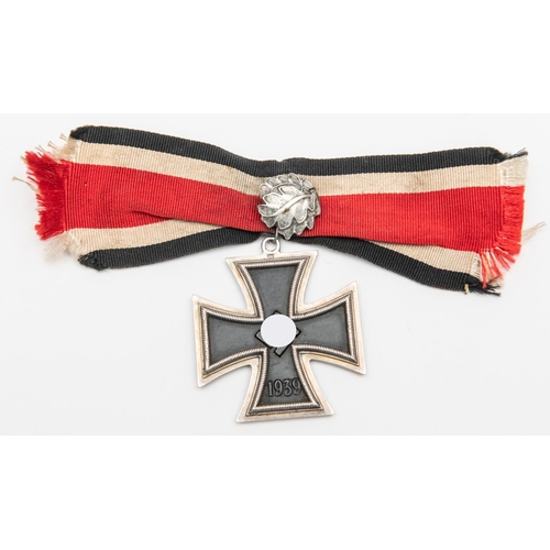 140 - A good copy of a Third Reich Knights Cross of the Iron Cross, complete with ribbon. GC £200-250