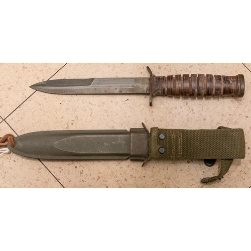 439 - A WWII US Army M3 fighting knife, DE blade 6½