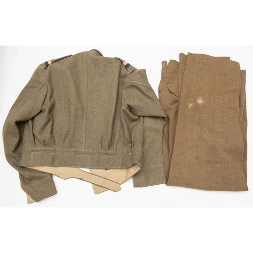 374 - A New Zealand Tank Corp khaki BD blouse, with unit flashes, epaulette slip ons and Tank arm badge, l... 