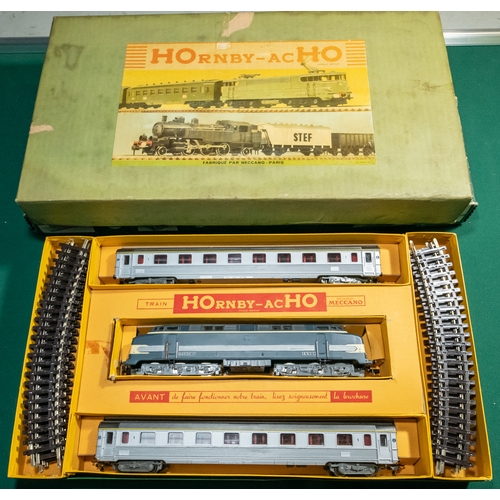 129 - Hornby-ACHO French Train Set. SNCF Co-Co diesel locomotive, RN 060DB.5, in dark blue, silver and whi... 