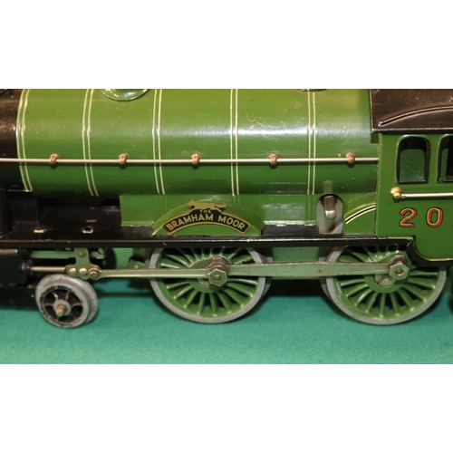 198 - Hornby Railways O Gauge clockwork 4-4-0 tender locomotive 