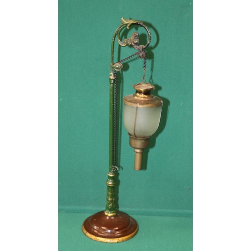 273 - Marklin, Early 20th century street lamp, in cast metal and tinplate, Lamp is brass with its original... 