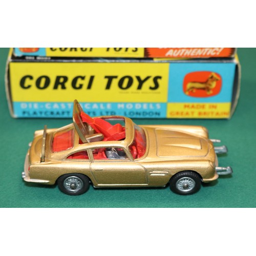 352 - Corgi Toys James Bond's Aston Martin D.B.5 'From The James Bond Film 'Goldfinger'' (261). In metalli... 