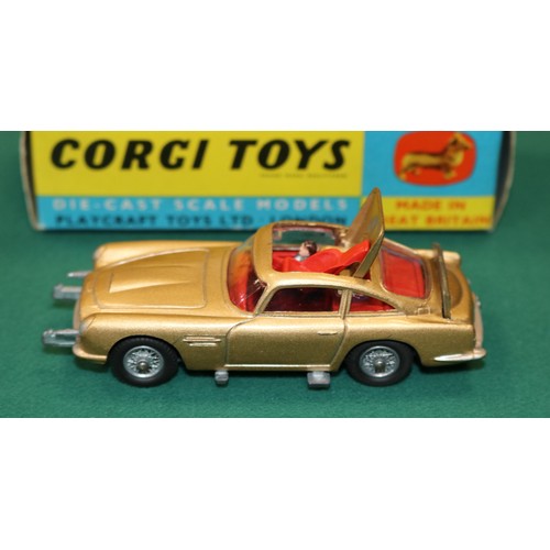 352 - Corgi Toys James Bond's Aston Martin D.B.5 'From The James Bond Film 'Goldfinger'' (261). In metalli... 