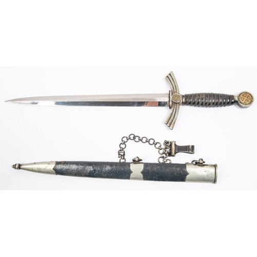 118 - A Third Reich 1st pattern Luftwaffe officer's dagger, by Puma, Solingen, the blade having small Waff... 