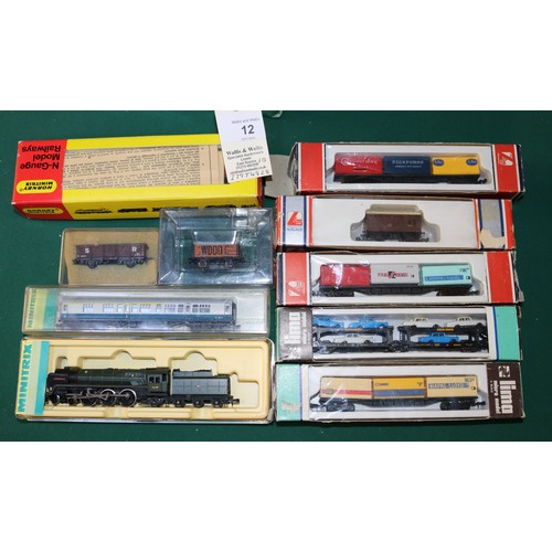 12 - A small quantity of N gauge model railway. A Minitrix BR Britannia Class, 'Robert Burns', RN 70006. ... 