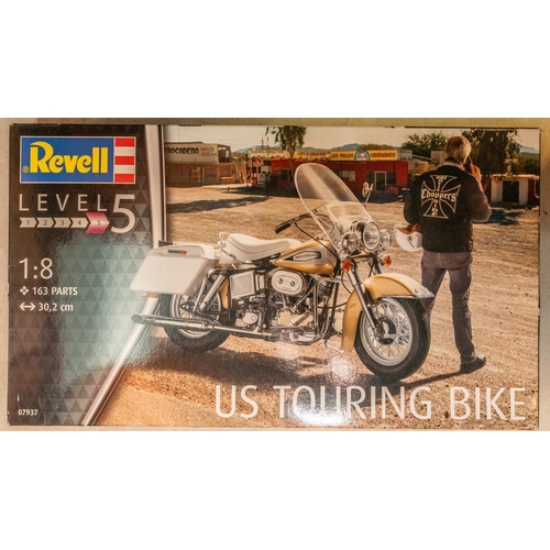 148 - 5 Revell model kits. A 1:16 Level 5 Volkswagen T1 Samba Bus. 1:8 Level 5 U.S. Touring Bike. 1:144 Le... 