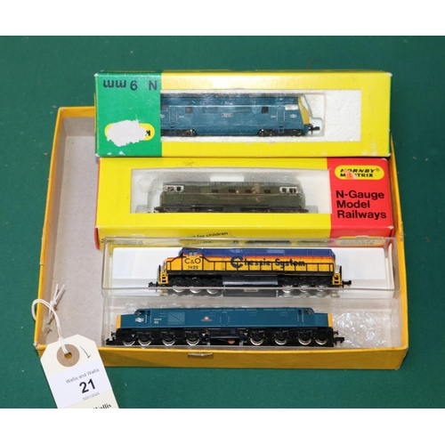 21 - 4 N Gauge Locomotives. Minitrix BR Warship Class diesel, 'Hermes', RN D823. A Hornby/Minitrix BR Cla... 