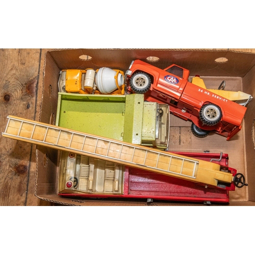 213 - 4 Vintage Tonka Toys from the 1970s. Includes Large fire engine with extendable ladder, Green dumper... 