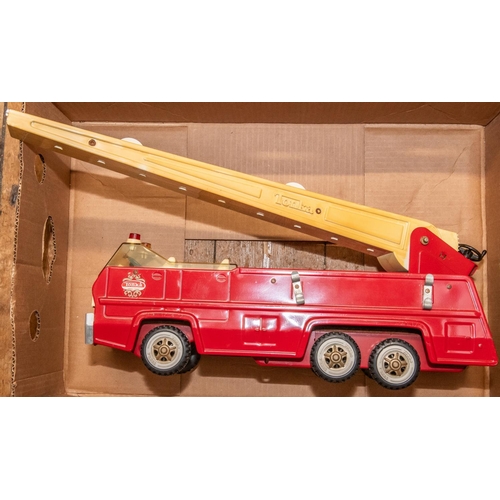 213 - 4 Vintage Tonka Toys from the 1970s. Includes Large fire engine with extendable ladder, Green dumper... 