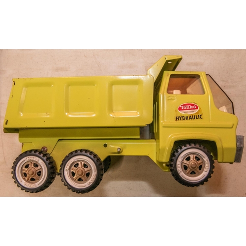 213 - 4 Vintage Tonka Toys from the 1970s. Includes Large fire engine with extendable ladder, Green dumper... 