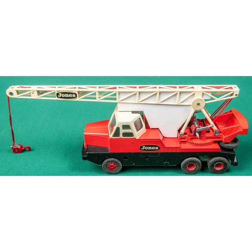 224 - A scarce Spot-on  1:42 Scale No.117 Jones crane KL10/10. boxed with inner packing, some minor wear b... 