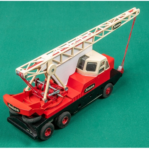 224 - A scarce Spot-on  1:42 Scale No.117 Jones crane KL10/10. boxed with inner packing, some minor wear b... 