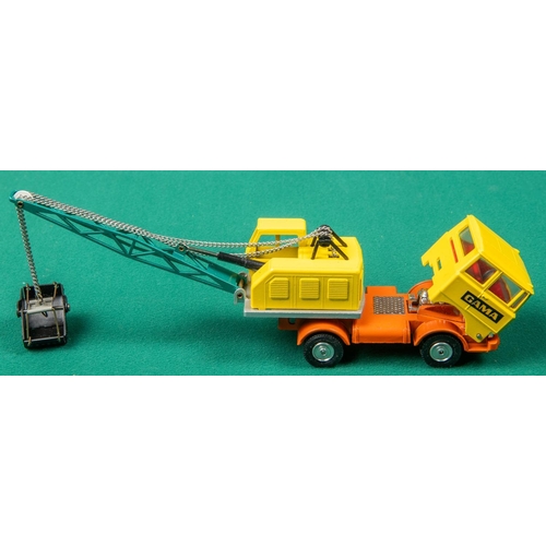 227 - GAMA 'MINI GAMA' Faun-LKW mit Greiferbagger', truck with mechanical bucket on jib. In yellow, orange... 